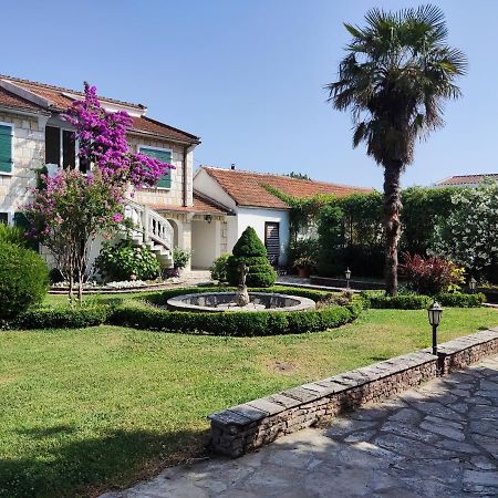 Leisure House Jovovic Villa บาร์ ภายนอก รูปภาพ