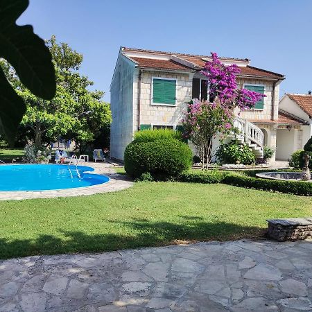 Leisure House Jovovic Villa บาร์ ภายนอก รูปภาพ