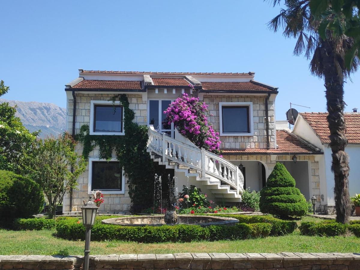 Leisure House Jovovic Villa บาร์ ภายนอก รูปภาพ