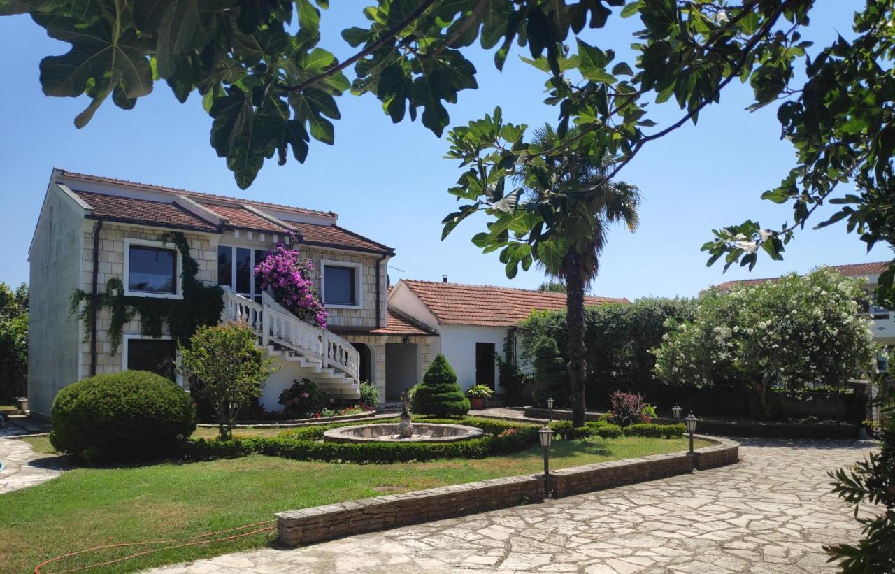Leisure House Jovovic Villa บาร์ ภายนอก รูปภาพ