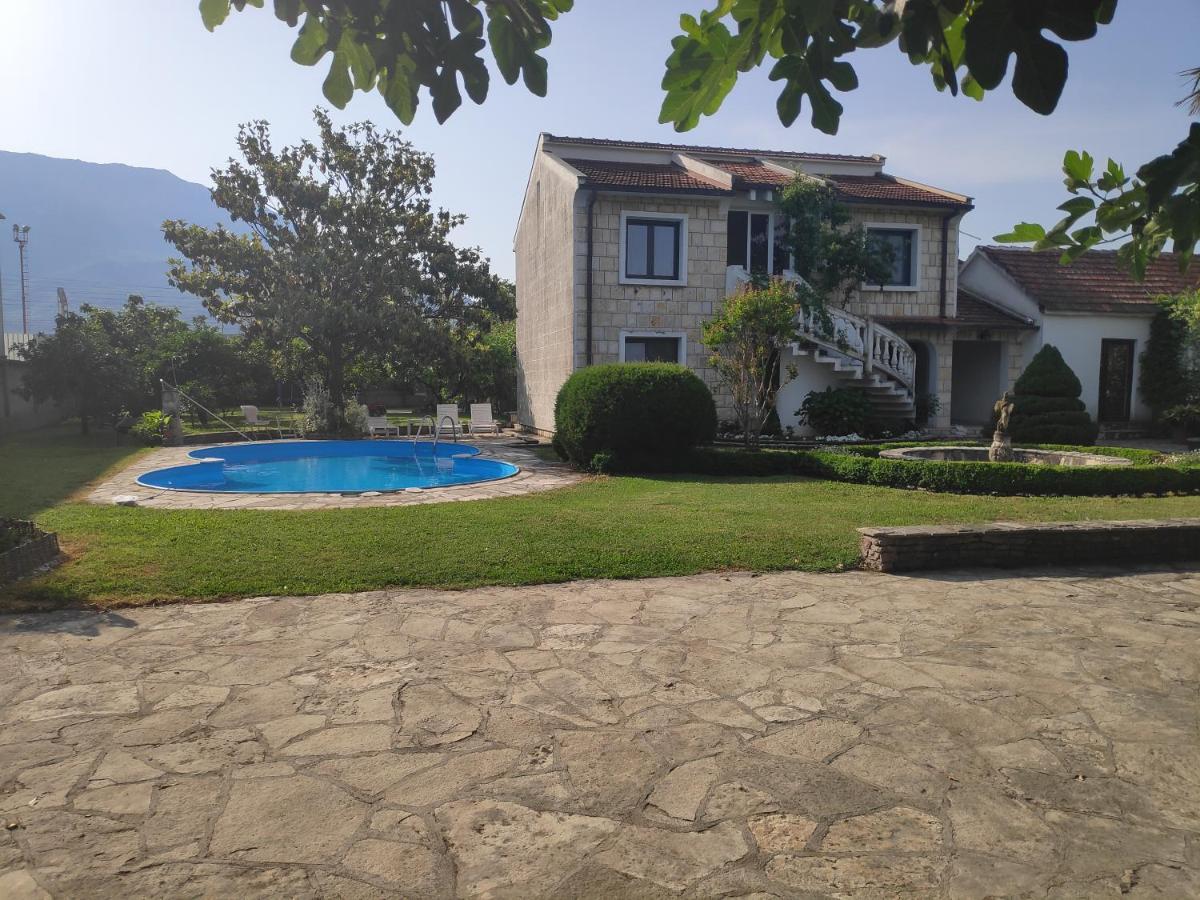 Leisure House Jovovic Villa บาร์ ภายนอก รูปภาพ