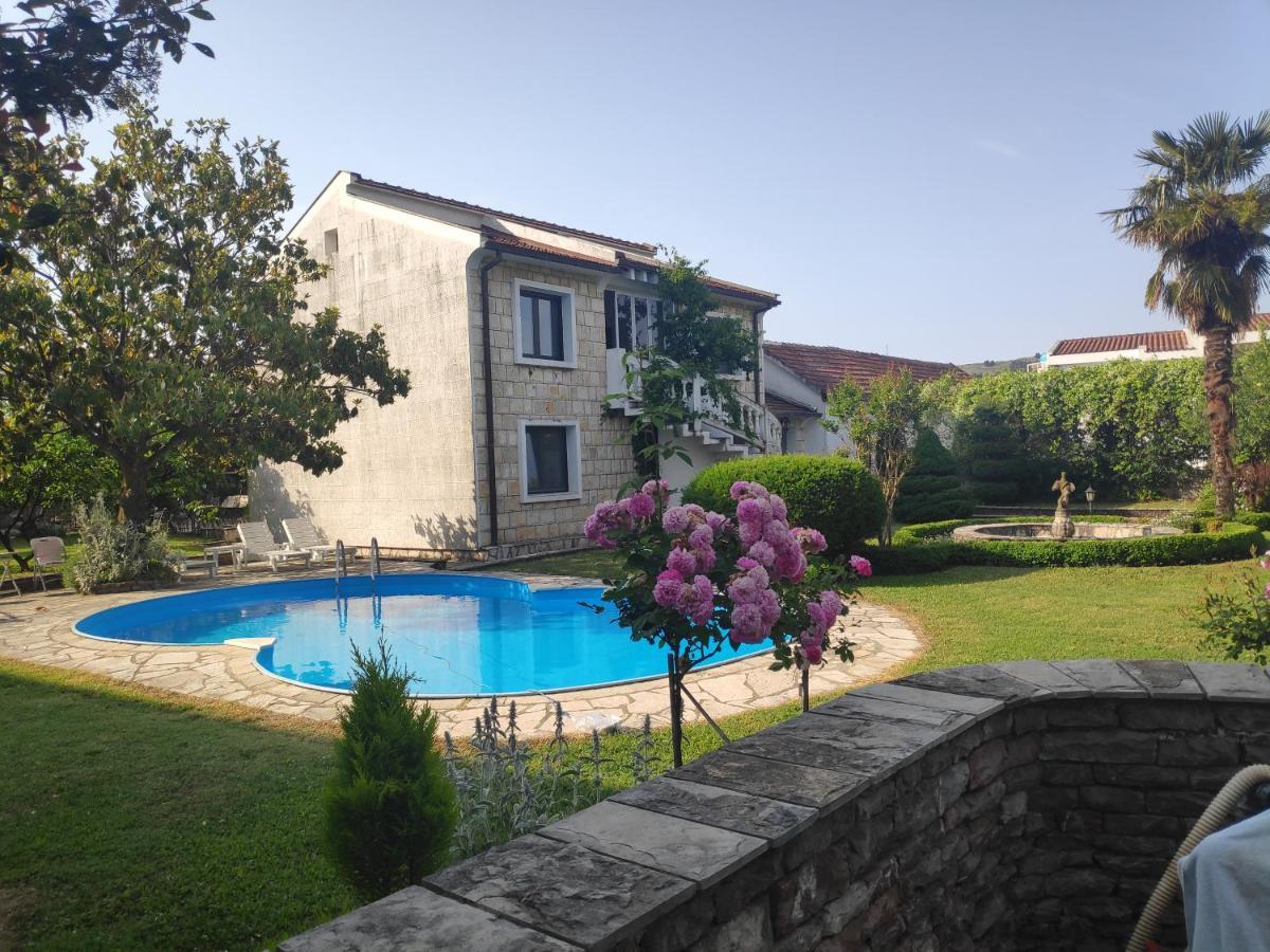 Leisure House Jovovic Villa บาร์ ภายนอก รูปภาพ