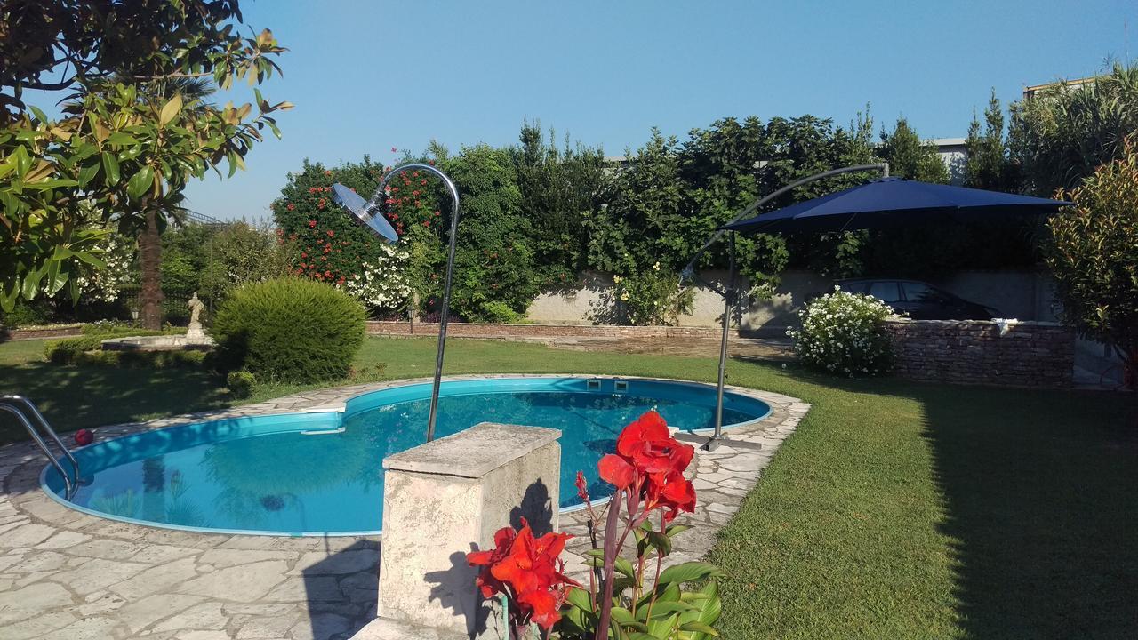 Leisure House Jovovic Villa บาร์ ภายนอก รูปภาพ