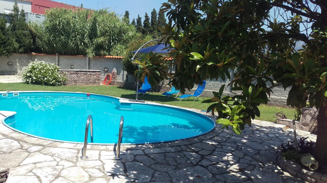 Leisure House Jovovic Villa บาร์ ภายนอก รูปภาพ